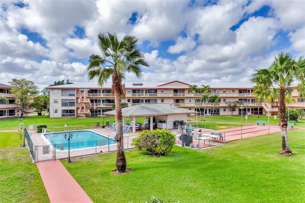 Photo - 5300 Washington St