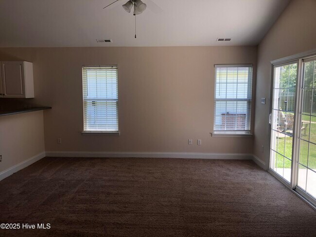 Photo - 135 Red Bird Ln