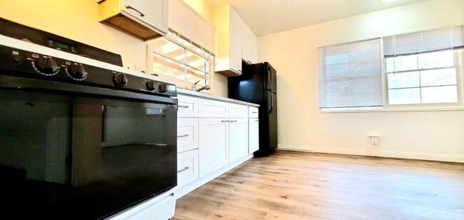 Building Photo - 2311 El Paseo Rental