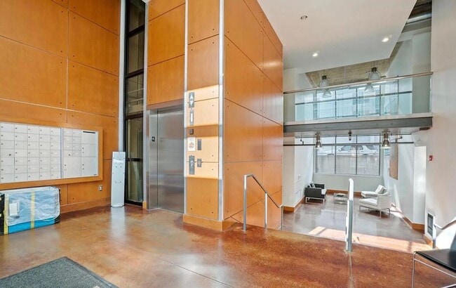 Building Photo - Industrial-Chic 2BR 2BA in bustling Adams ...