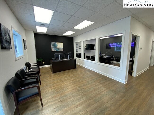 Photo - 875 Mt Jefferson Rd