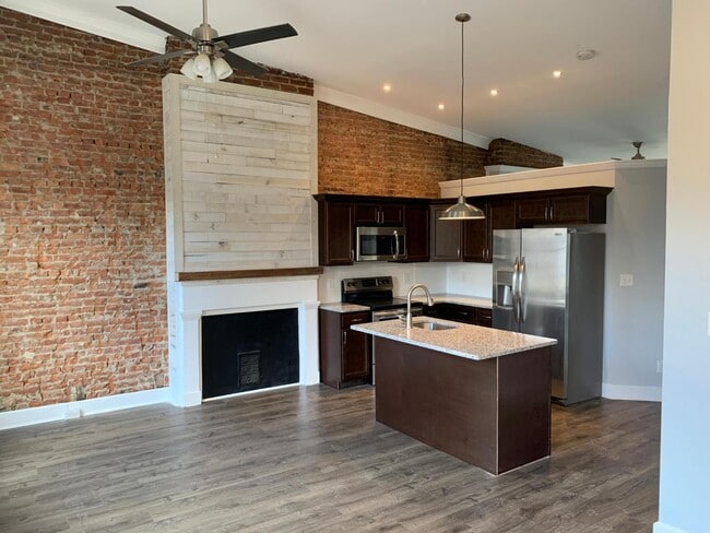 Building Photo - 293 Lark St