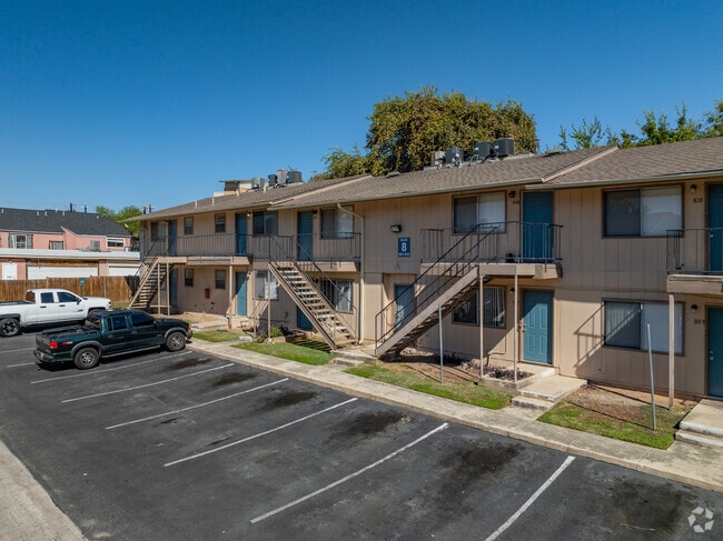 Unit Exterior - Dakota San Antonio