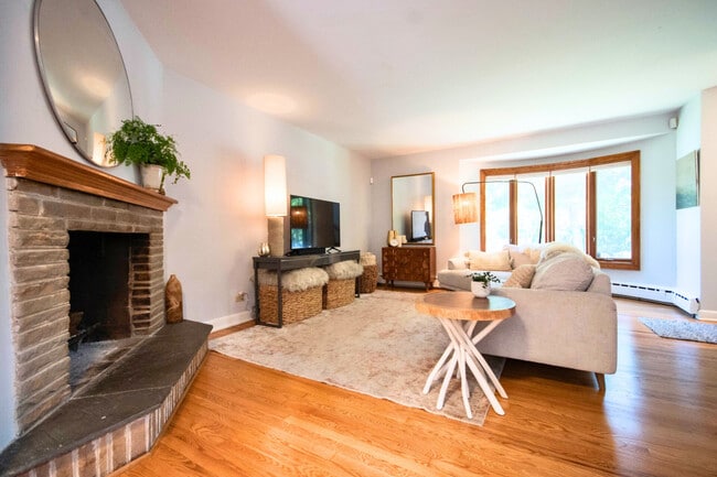 Photo - 8213 Lake St