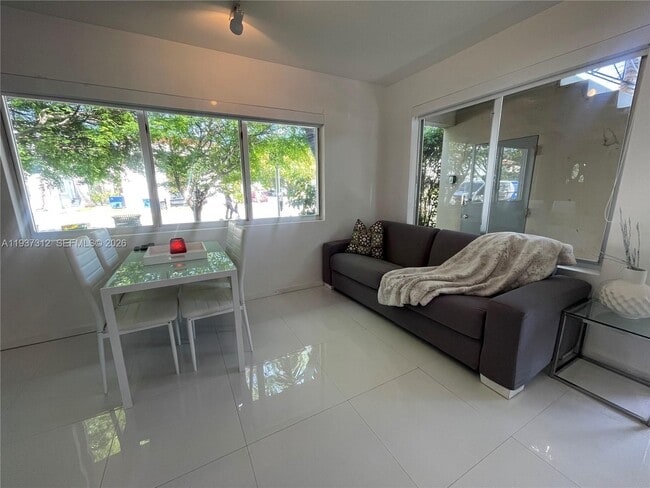 Building Photo - 801 15th St Unit 101