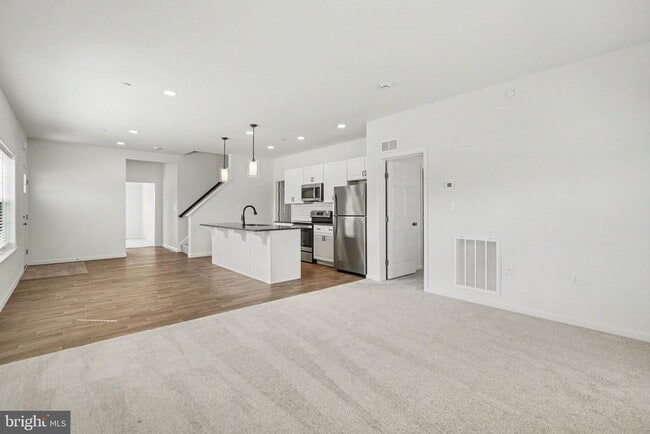 Photo - 7884 Oakbrook Dr