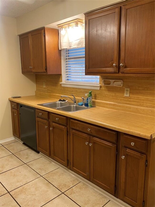 Photo - 1806 Sierra Dr
