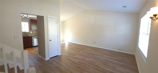 Photo - 330 Knoll Ridge Ct