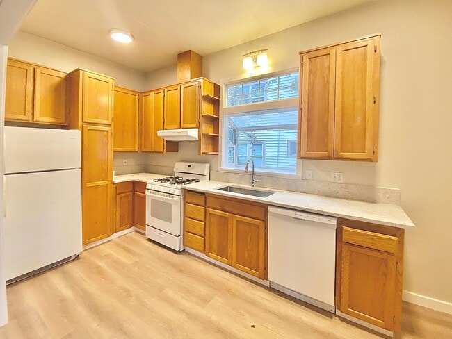 Photo - Charming 3 Bed 2 Bath Portland Bungalow! Unit 1