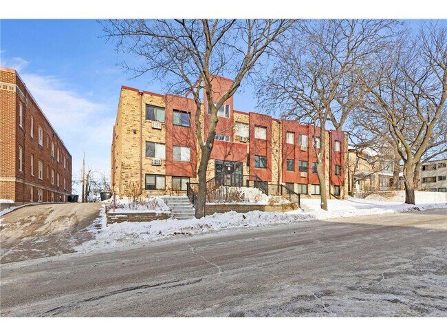 520 Ridgewood Ave Unit 4