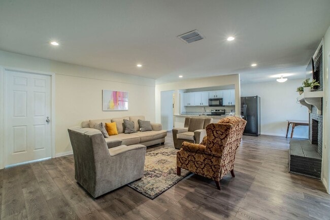 Photo - Newly Remodeled & Ready to Move In!