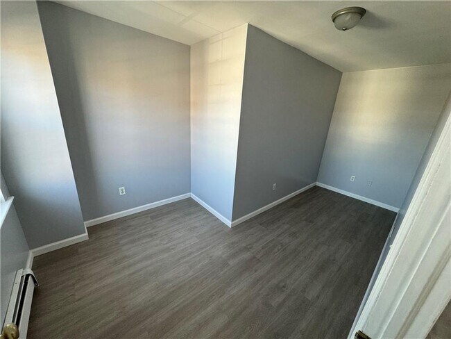 Photo - 1044 E 86th St