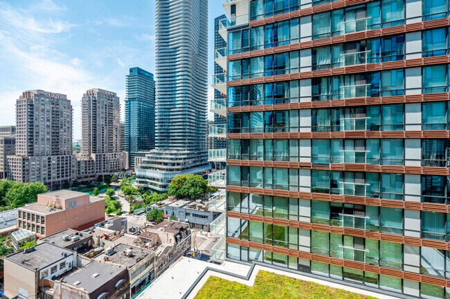 Photo - 542A Yonge St Unit ID1345772P