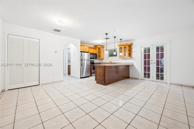 Photo - 2928 Louise St Unit B