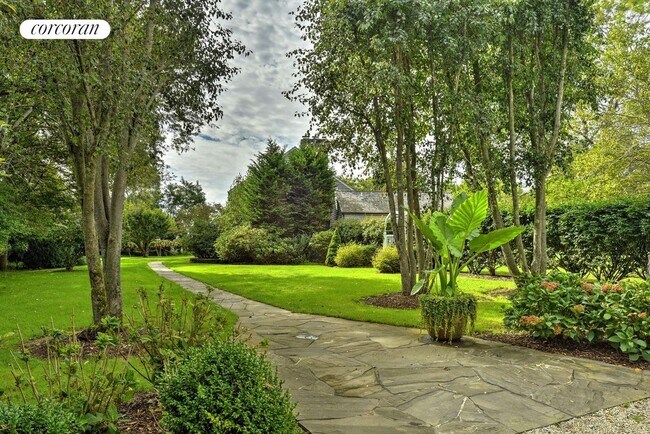 Photo - 245 Narrow Ln E