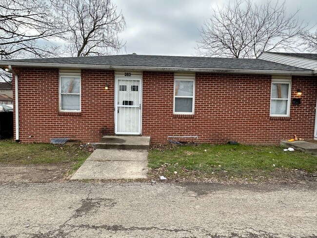 Tranquil 3-Bed/1-Bath Duplex: Columbus Ret... - Tranquil 3-Bed/1-Bath Duplex: Columbus Ret... House