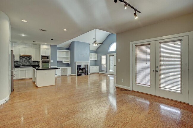 Photo - 9802 Marlink