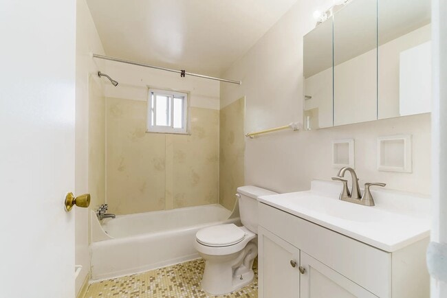 Photo - 889 N Meadows Ct