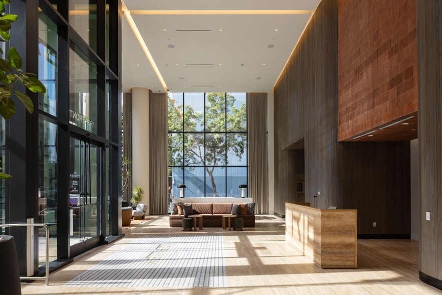 Lobby Lounge - The Torrey