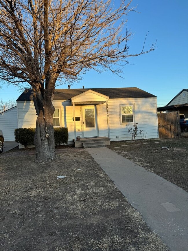 Building Photo - Located in Southlawn!!! 3/2 CH/A