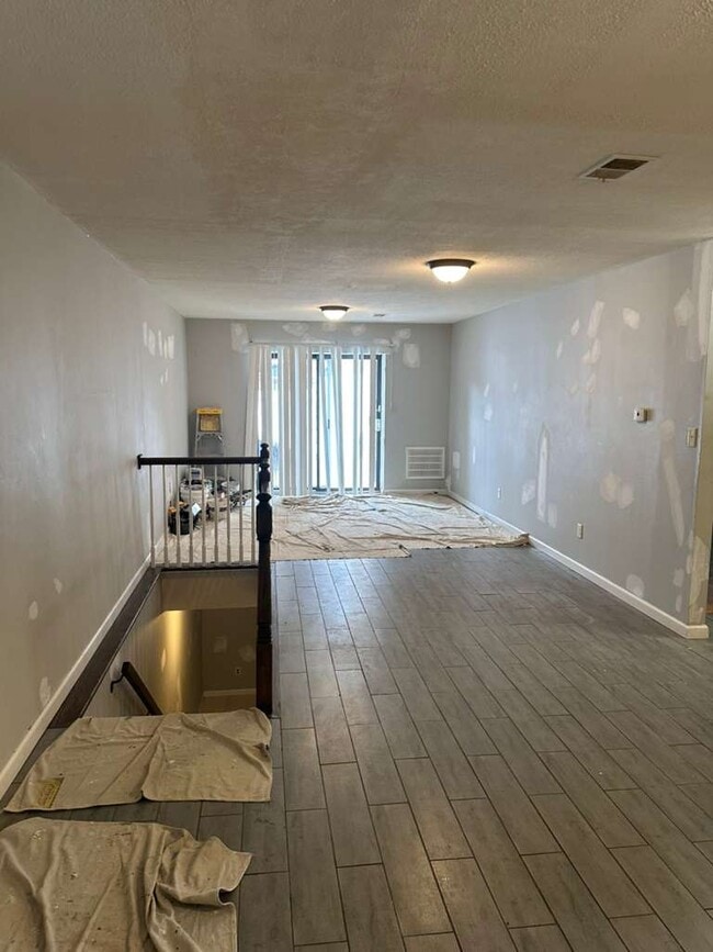 Building Photo - 402 Kennedy Dr Unit 402