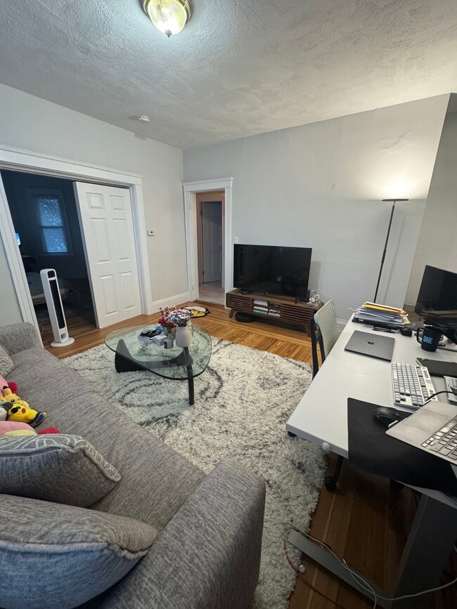 Living room - 44 Russell Rd Unit 2