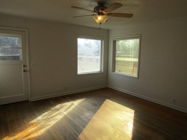 Photo - 911 N 3rd Ave