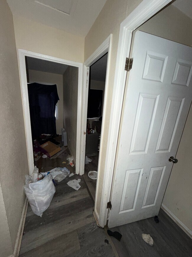 Photo - 2 E Adams Dr