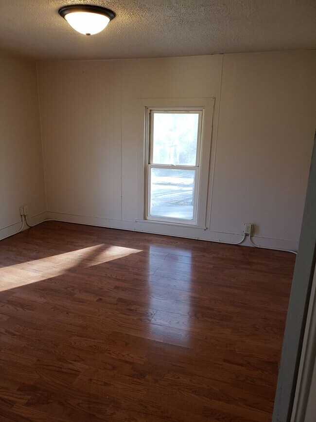 Photo - 1208 Koenigstein Ave