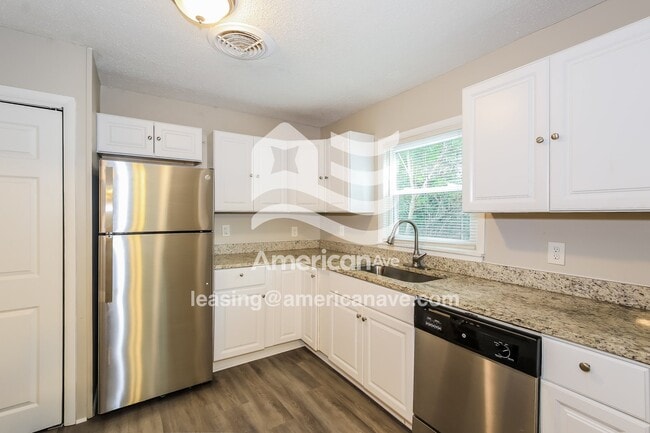 Photo - 743 Katherine St