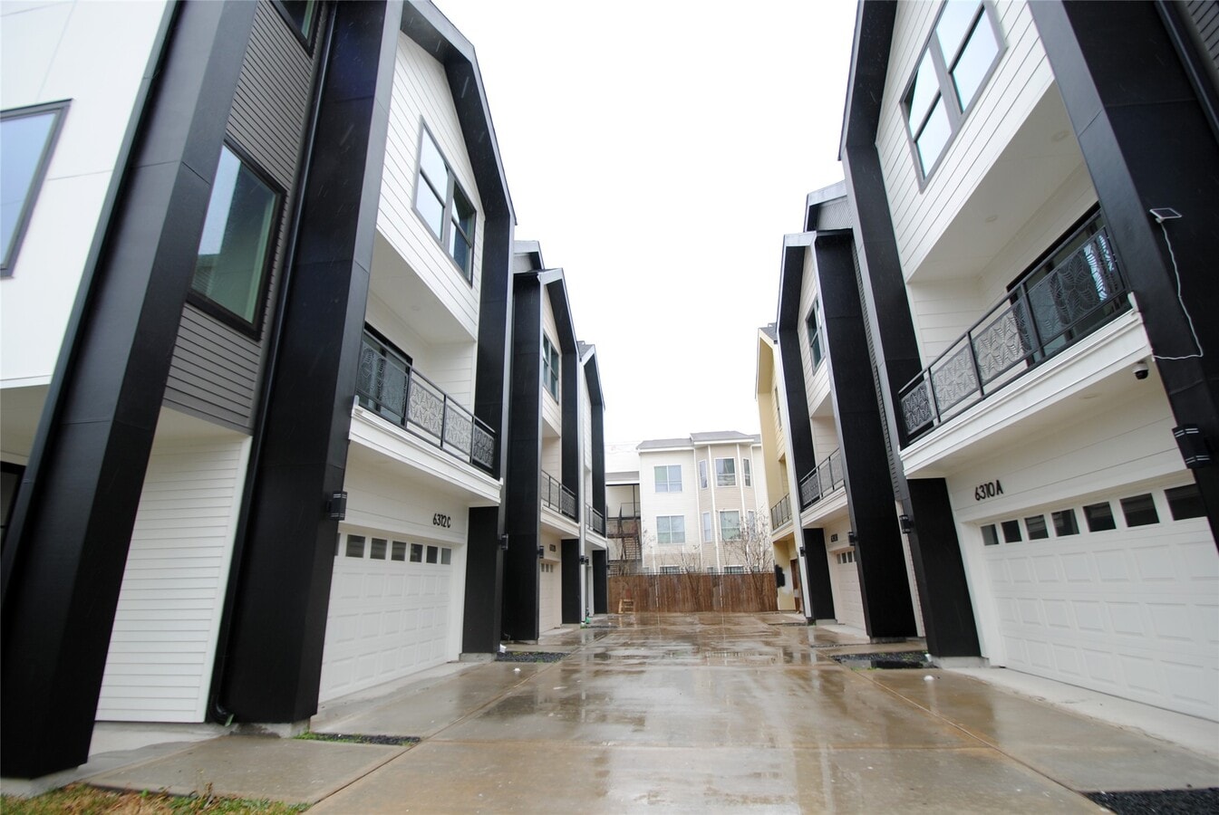 Photo - 6310 Illinois St