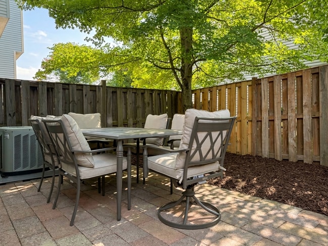 Photo - 2853 Middleboro Dr