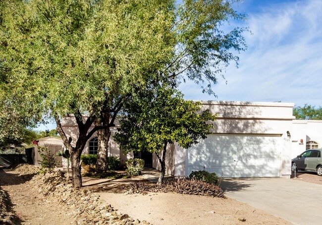 Photo - Beautiful and Spacious 3BR 2BA Home w/ Courtyard • Fenced Yard • Cul-de-sac in Tucson