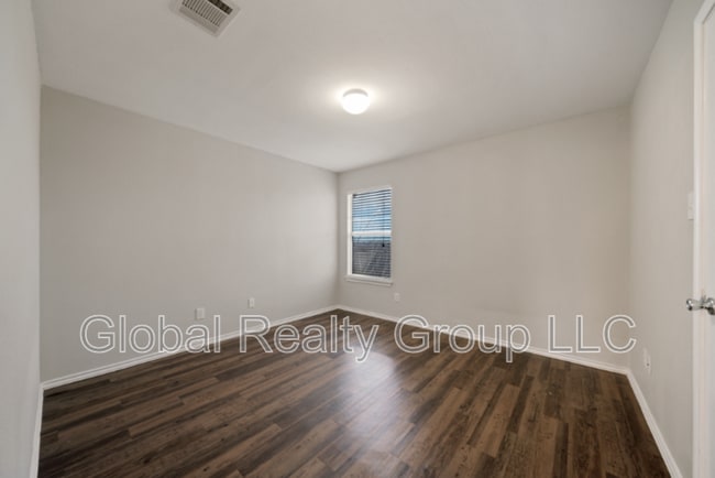 Photo - 216 Anvil Pl