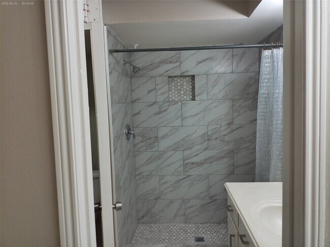 1102 W Tri Oaks Ln Unit 103