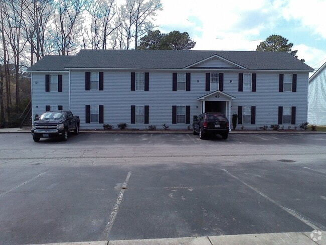 Building Photo - 2 Bedroom, 1 bath apartment - Downstairs Unit