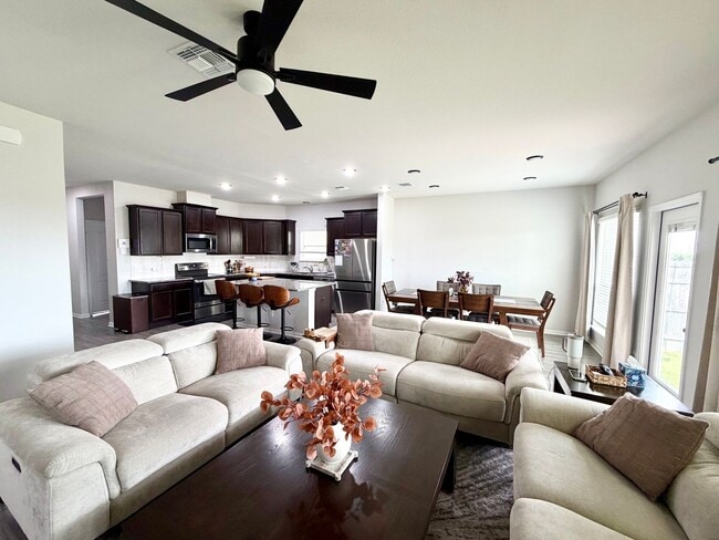 Photo - Spacious 4 bed/3 Bath home in Midway ISD