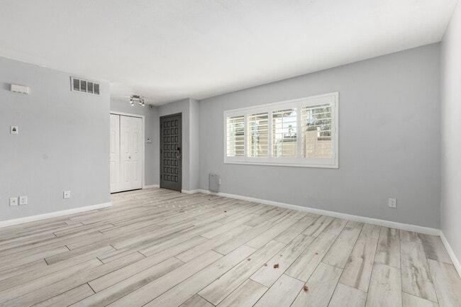 Photo - 4938 N 74th St