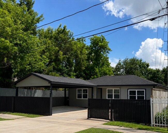 Photo - 244 Deerfield St