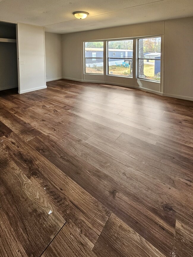 Photo - 412 McElhaney Rd