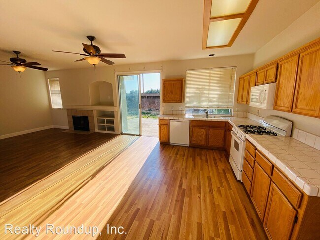 Photo - 3 br, 2 bath House - 9481 Windrift Ln