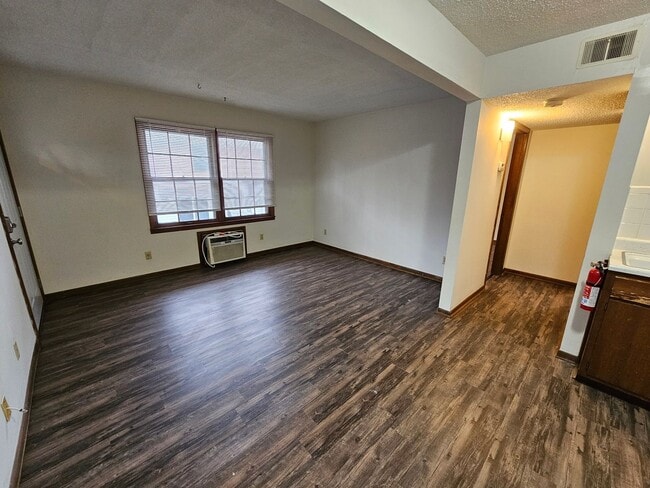 Photo - 1BR/1BA East Campus - Short Distance to Ca... Unit 8