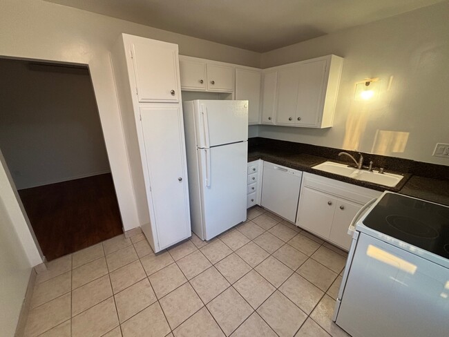 Photo - Villa Point Loma Apartments