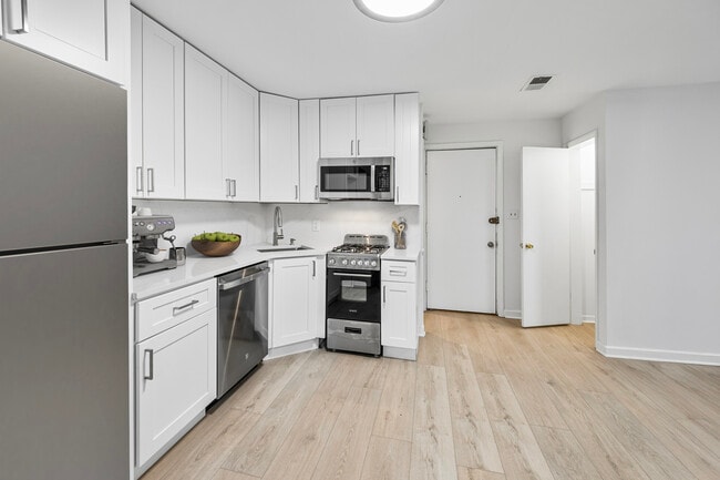 Photo - 3037 N Southport Ave Unit 2R