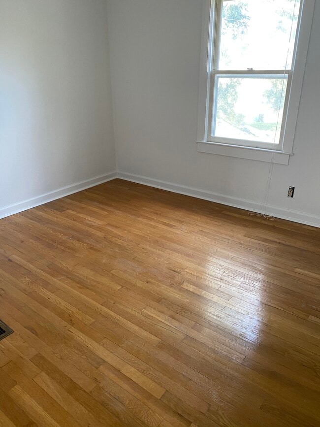 Bedroom - 105 Hill St NE