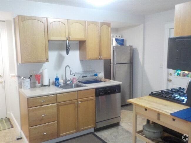Building Photo - 578 Trapelo Rd Unit 1st Floor Rental