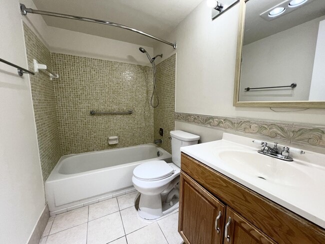 Photo - 170 Newport Dr