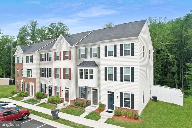 Building Photo - 716 River Crest Way Rental