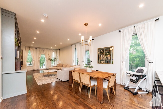 Photo - 1944 W Crystal St Unit 1