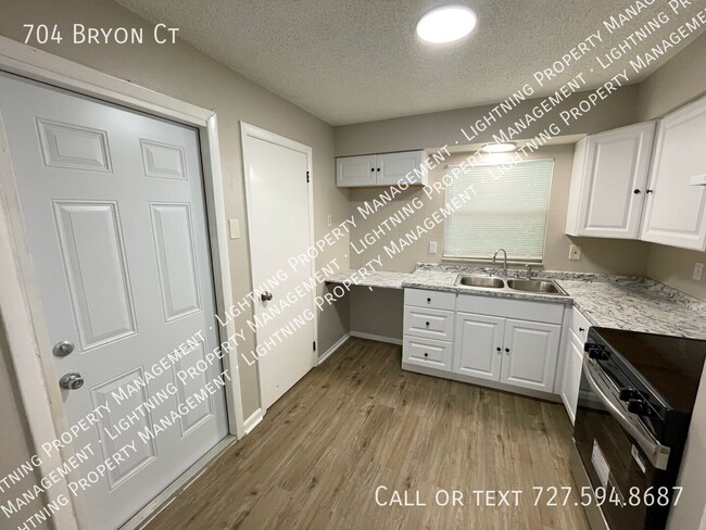 Photo - 704 Bryon Ct